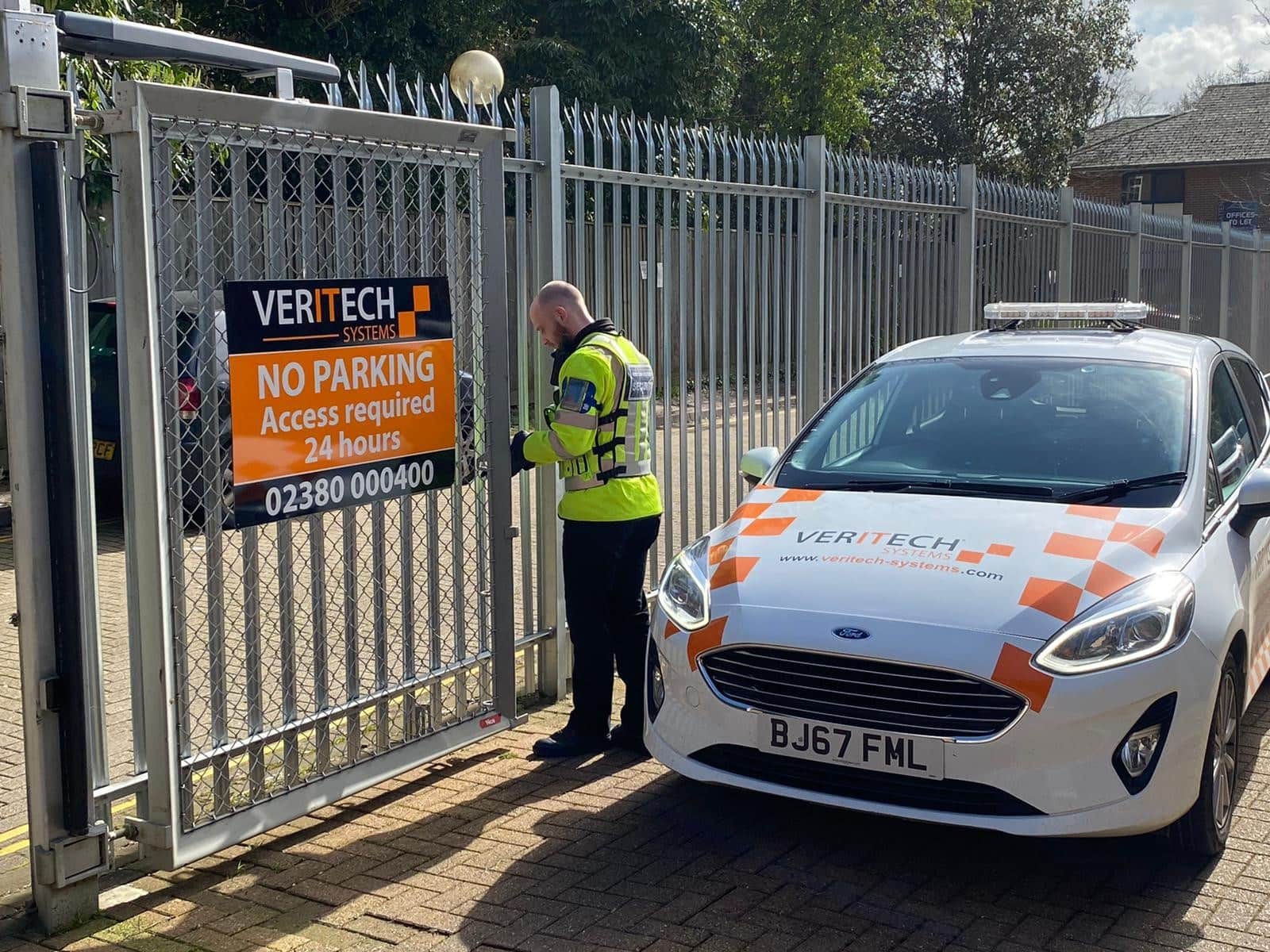 Manned Guarding Security Patrol Vehicle inspecting building